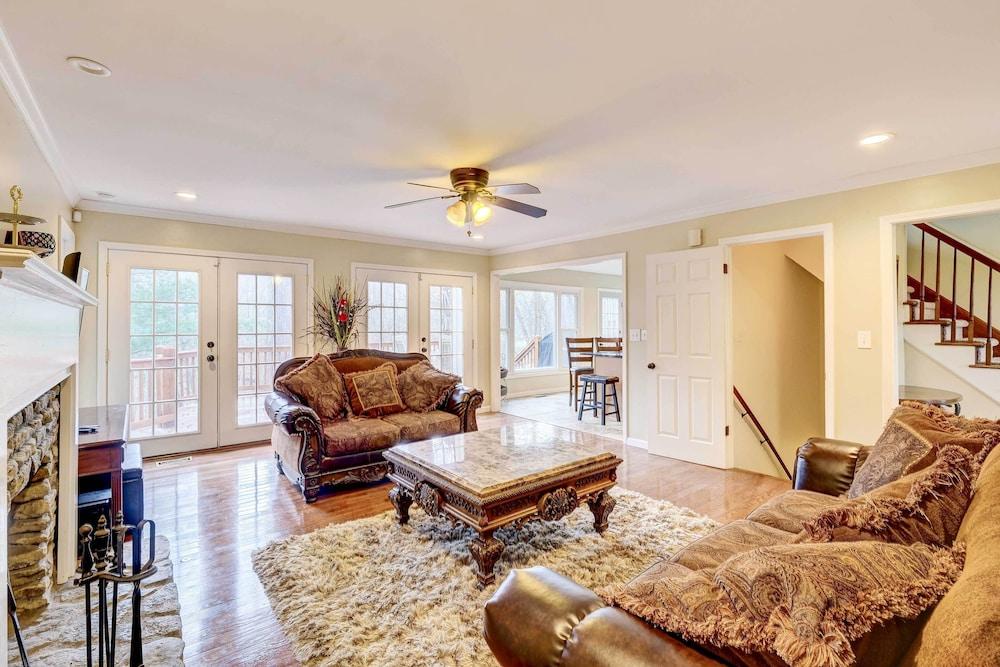 Louisville Area Home: Deck, Fire Pit, Creek!