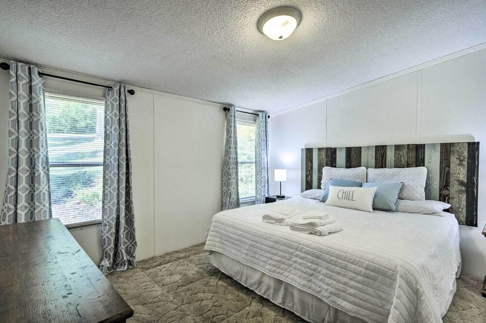 Lakefront Semora Cabin With Dock & Furnished Deck