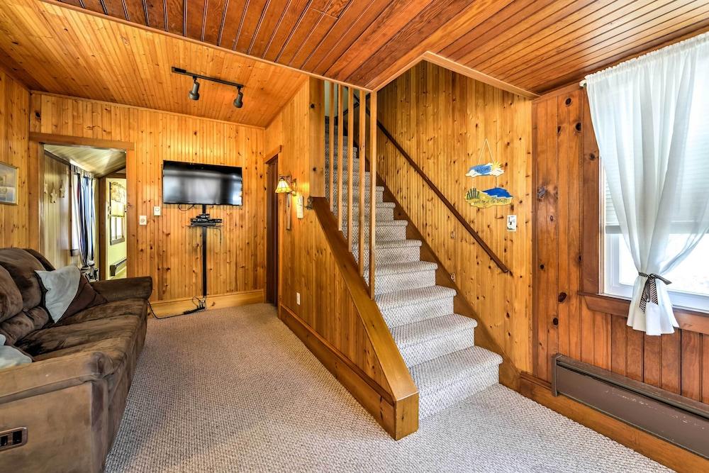 Breezy Ship Bottom House w/ Yard + Beach Access!