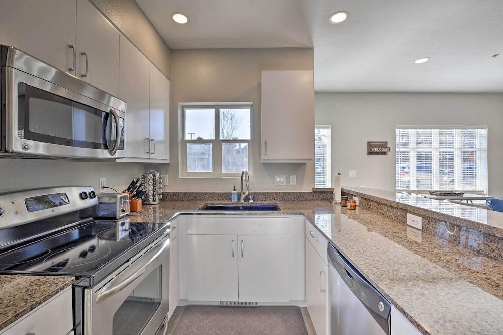 Chic Boise Abode: Walk to Bars & Restaurants!