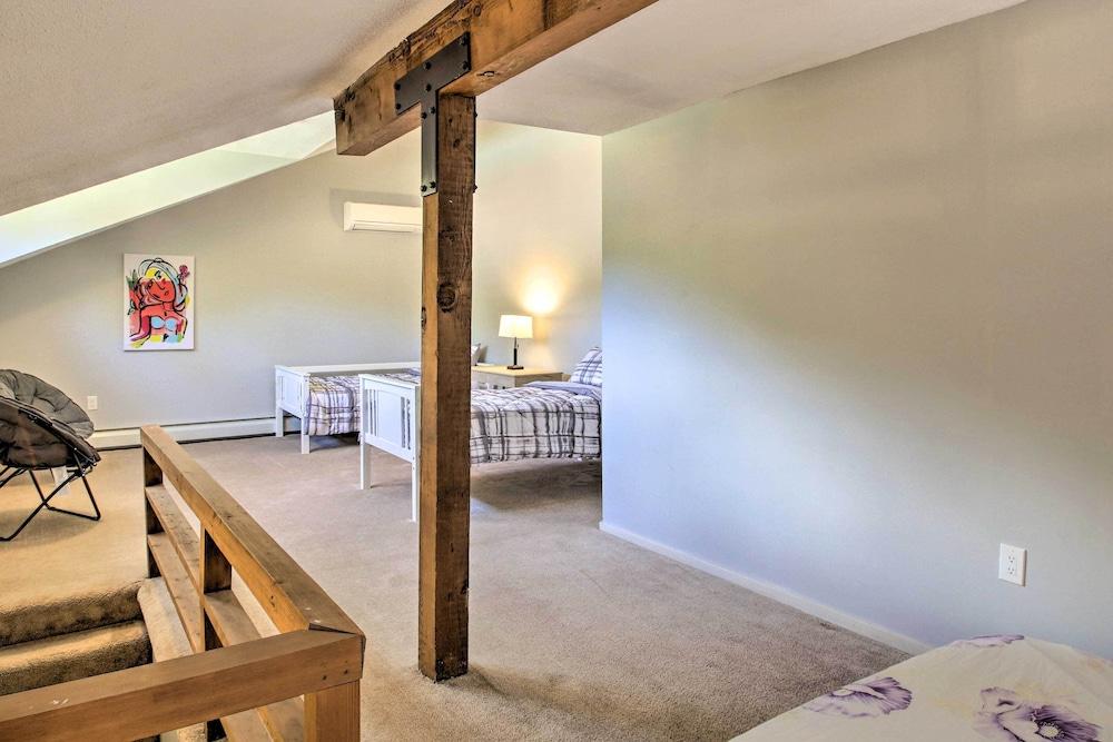 Chic Resort Condo ~ 1 Mi to Attitash Mountain!