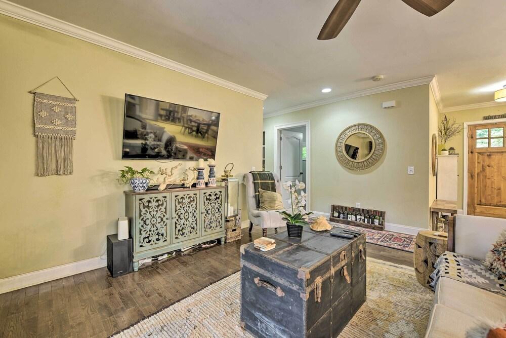 Charming Charlotte Cottage on a Half Acre!