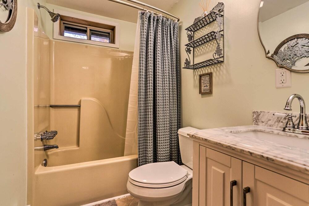 Cozy Arrowhead Lake Cottage w/ Fireplace & Deck!