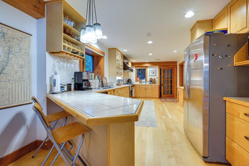 Lakefront Paradise Near Okemo & Killington