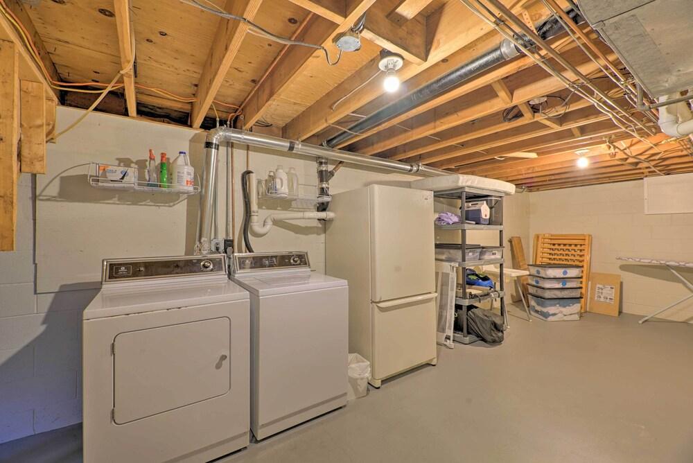 Endearing Cottage w/ Fire Pit & Private Beach