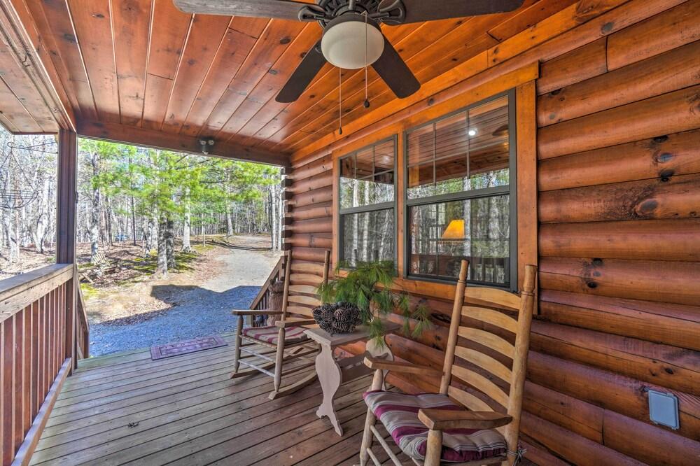 Cozy Tellico Plains Getaway w/ Deck, Fire Pit