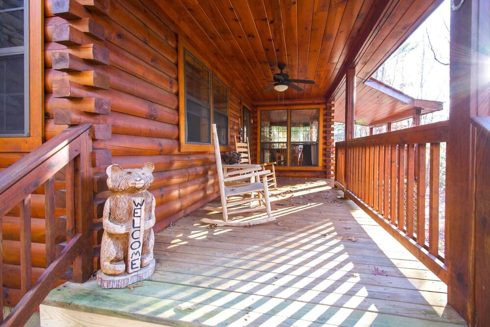 Cozy Tellico Plains Getaway w/ Deck, Fire Pit