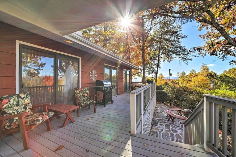 Cozy Franklin Getaway w/ Deck, Mountain Views