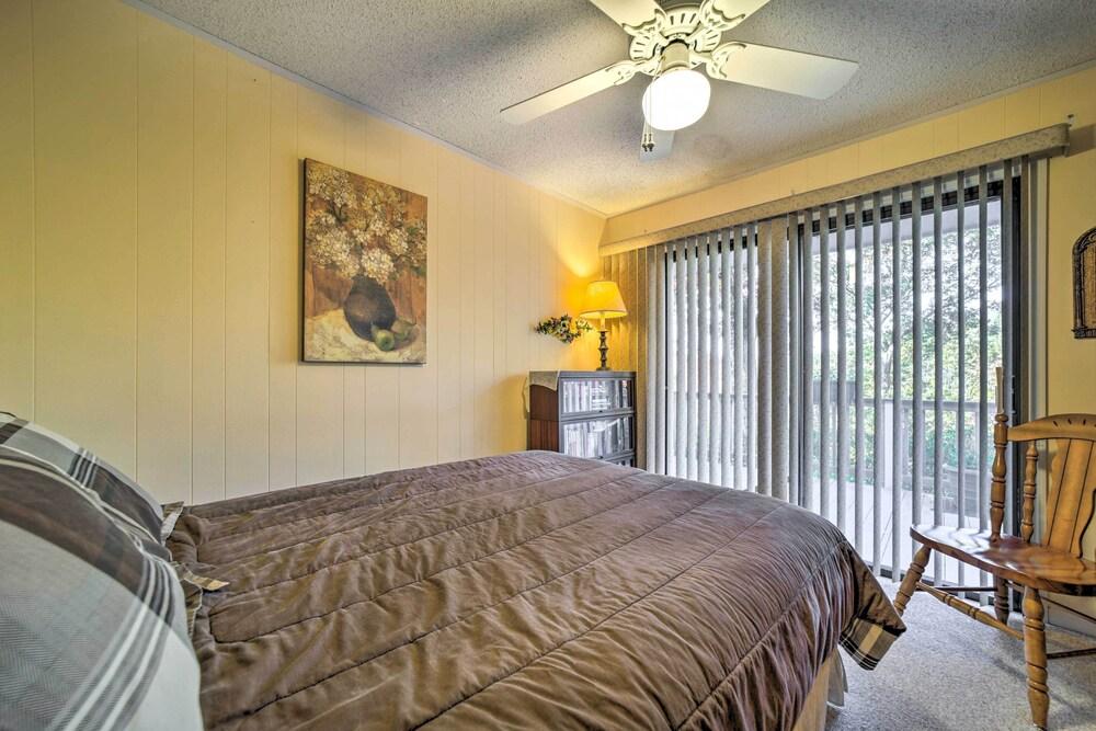 Cozy Franklin Getaway w/ Deck, Mountain Views