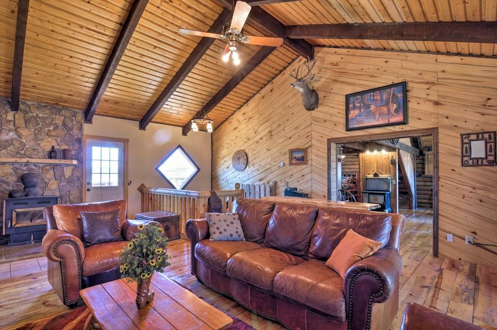 Rustic Cabin 20 Mins to Capitol Reef Nat'l Park!