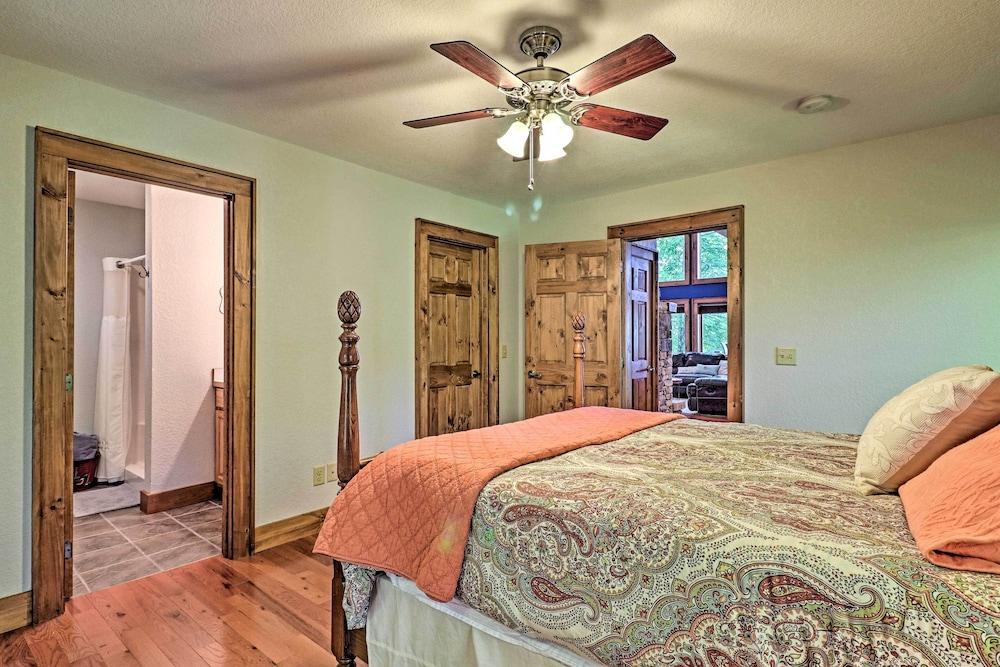 Secluded Bryson City Hideaway w/ Mountain Views!