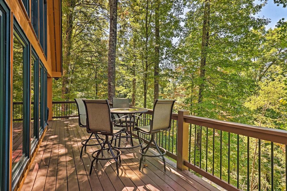 Secluded Bryson City Hideaway w/ Mountain Views!
