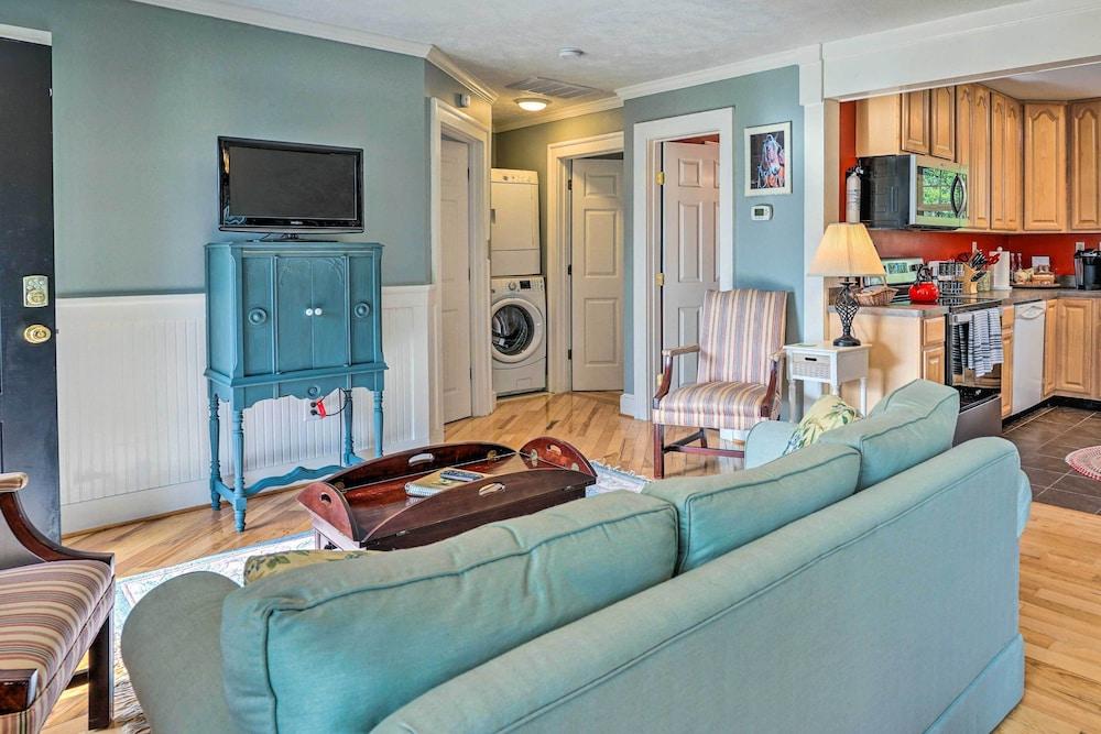 Sweet Vacation Cottage w/ Deck & Grill!