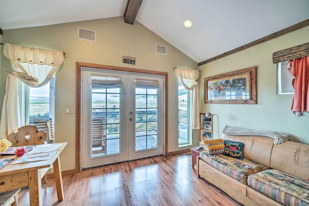 'dreamswest' Ennis Studio w/ Deck & Stunning Views