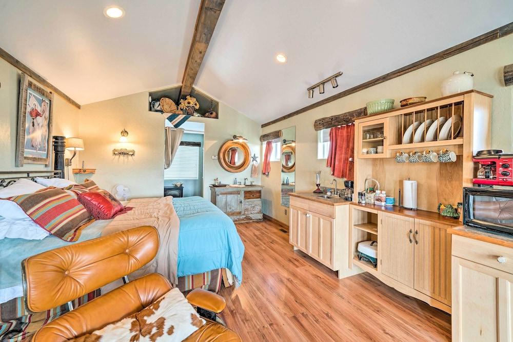 'dreamswest' Ennis Studio w/ Deck & Stunning Views