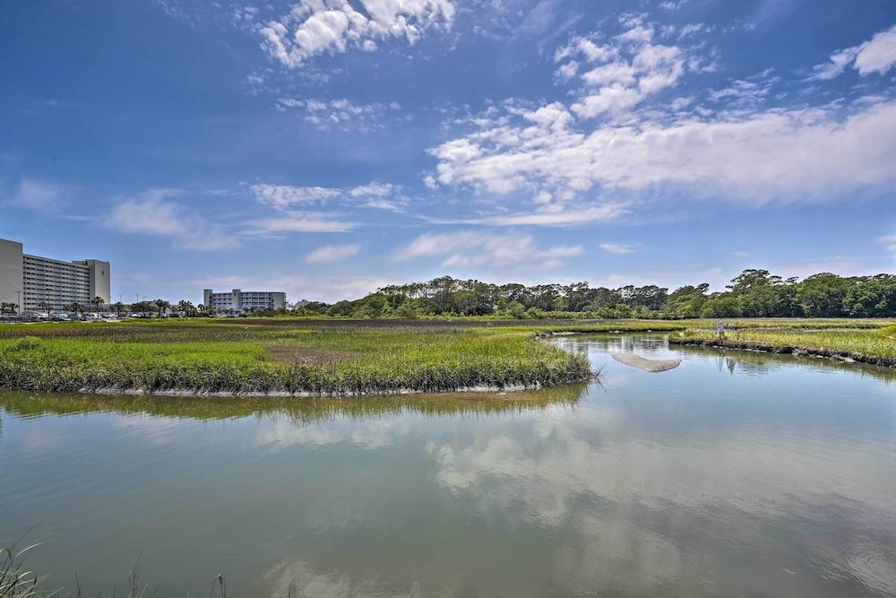 Charming Condo w/ Pool Access - Walk to Beach