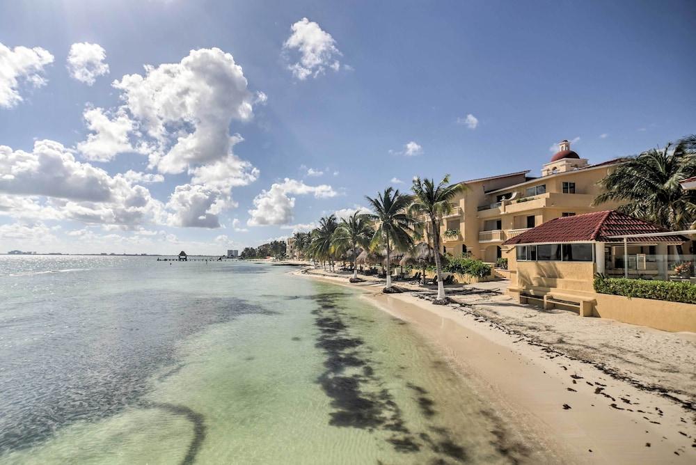 Private Balcony w/ Views: Oceanfront Cancun Condo!
