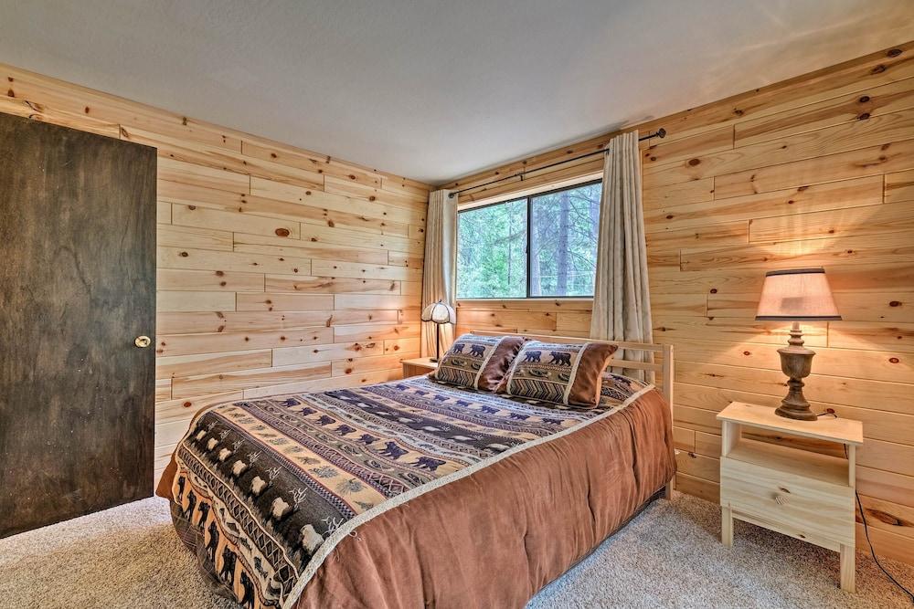 Cabin w/ BBQ Deck, Near Big Trees State Park!