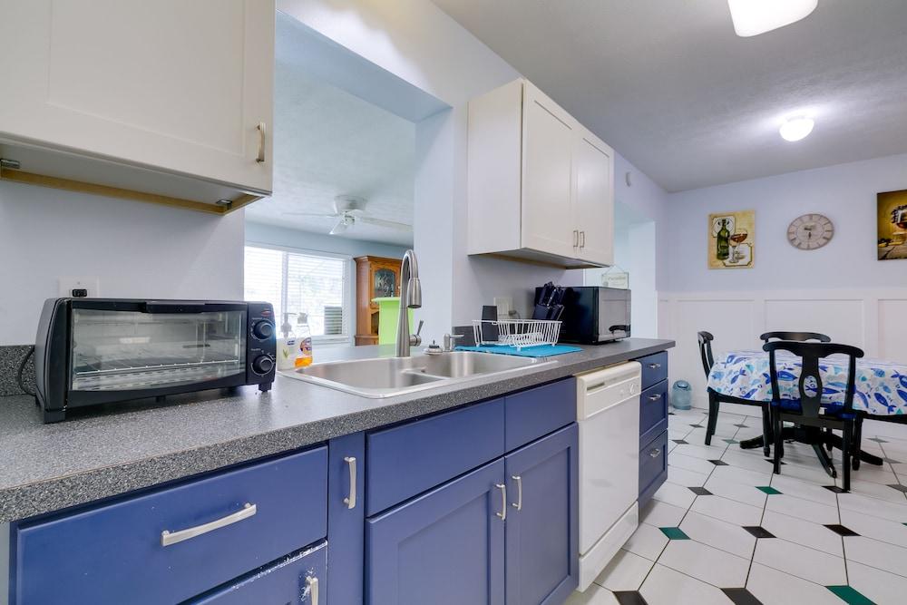 Waterfront Crystal River Hideaway w/ Private Dock!