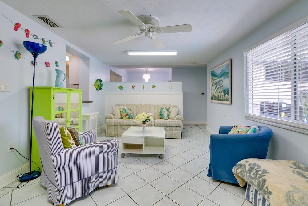 Waterfront Crystal River Hideaway w/ Private Dock!