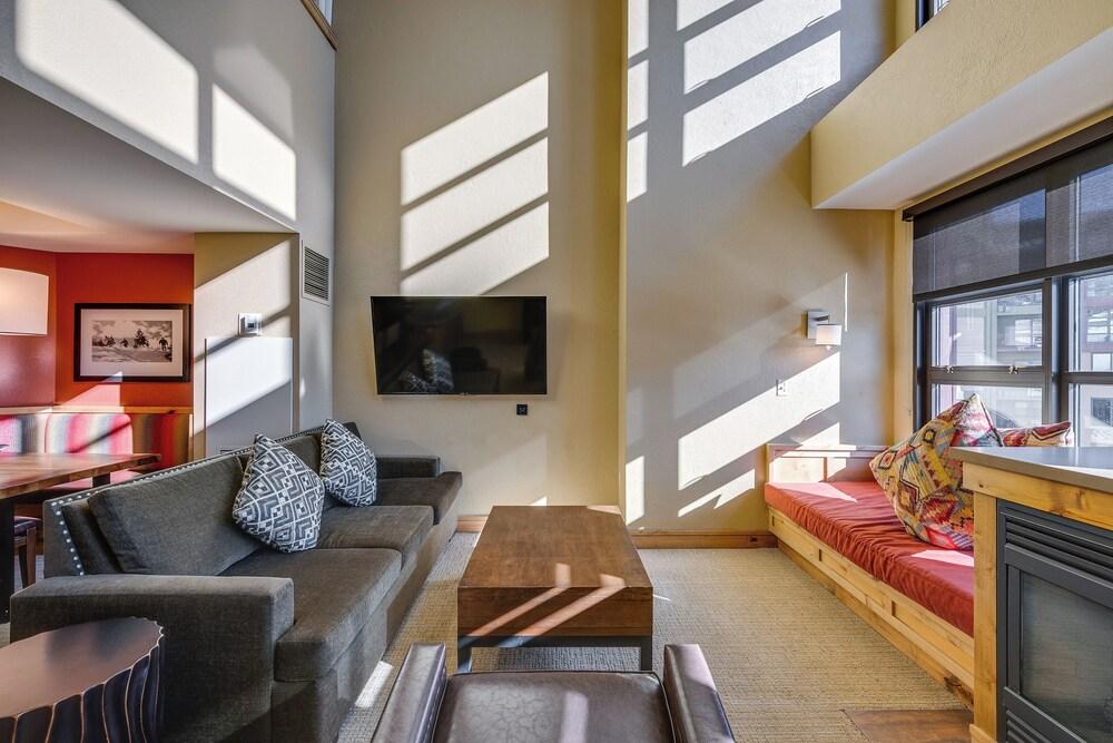 Ski-in/ski-out Park City Condo: Fireplace & View!