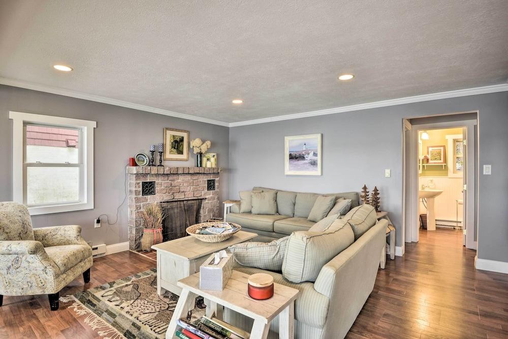 Waterfront Cottage on Sawmill Bay w/ Deck!