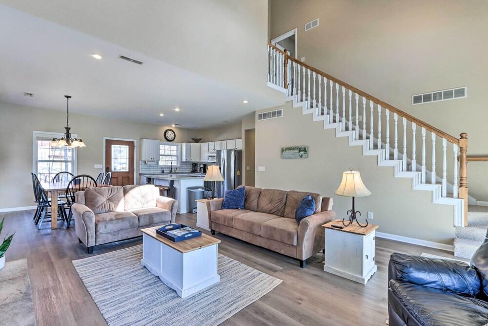 Lakefront Camdenton Home w/ Fire Pit & Grill!