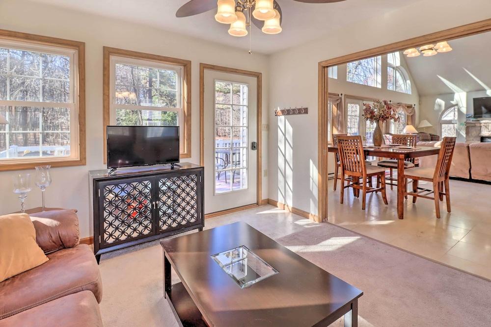 Lehighton Getaway w/ Deck + Community Perks!