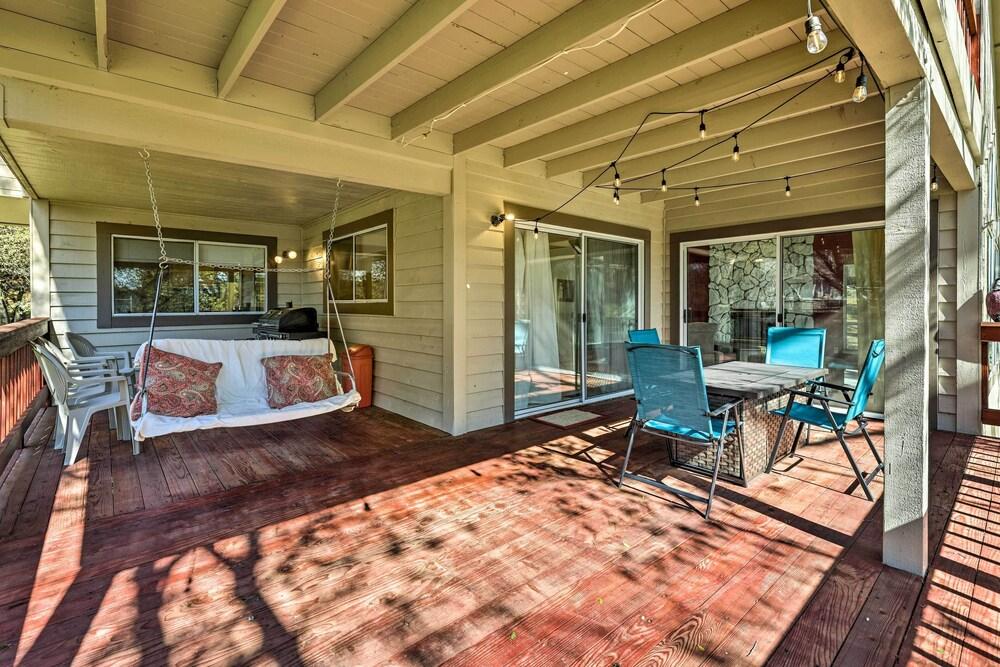 Pine Mountain Lake Home w/ Decks, Golf Course View