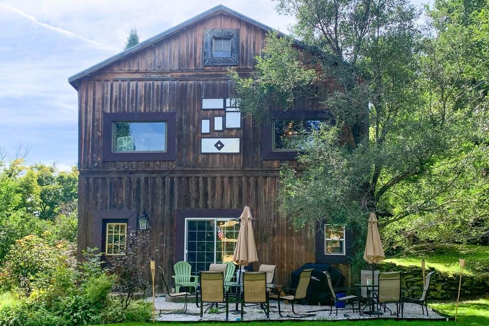 Stunning Jefferson Retreat w/ Fire Pit