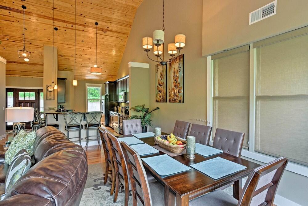 Lake-view Silver Point Condo by Hurricane Marina!