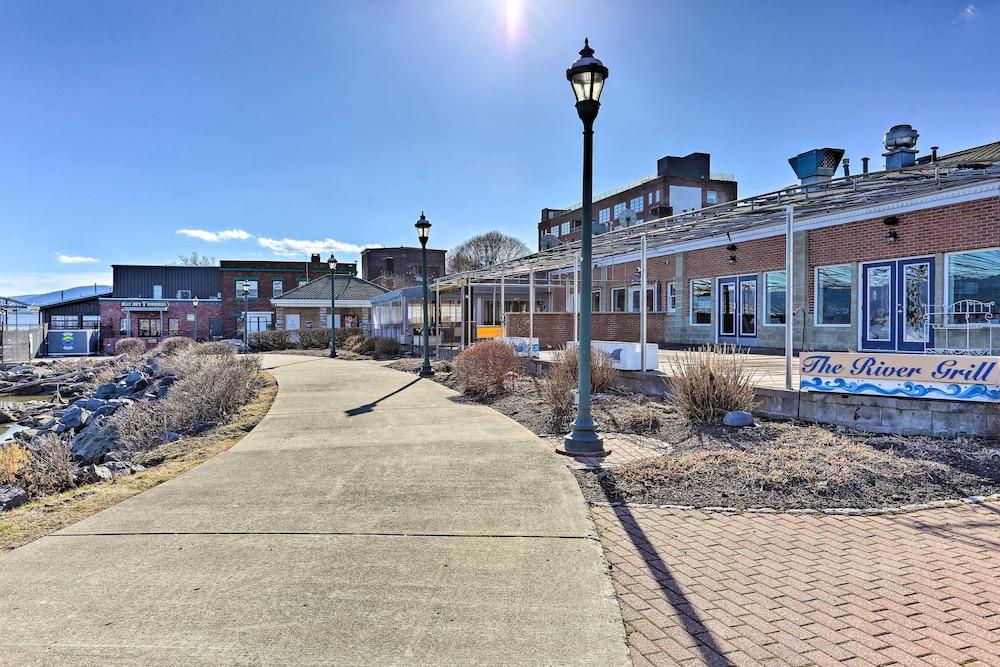 Historic Hudson Valley Apartment: River View!