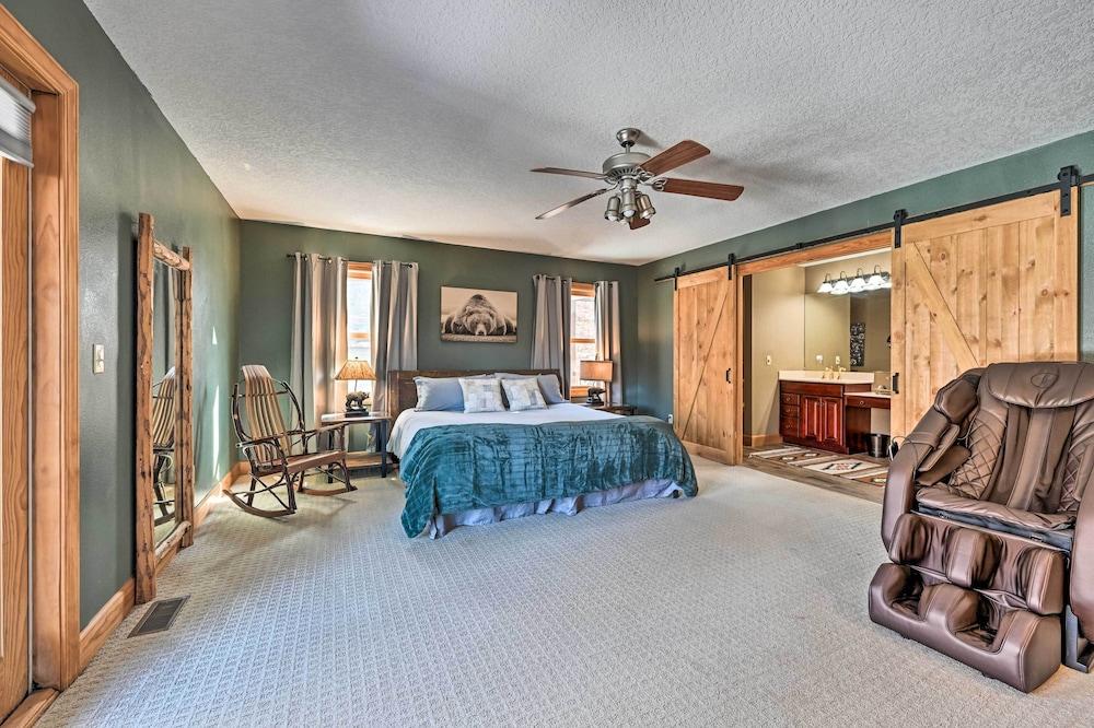 Gorgeous Franklin Getaway w/ Deck, Mountain Views!