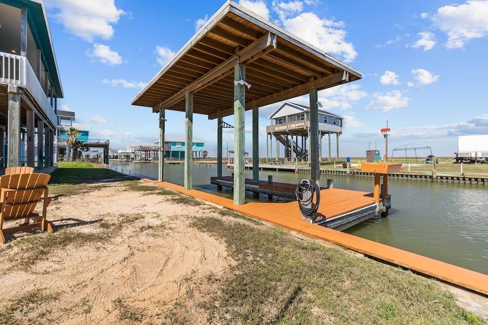 Boat Dock Access: Waterfront Freeport Home!