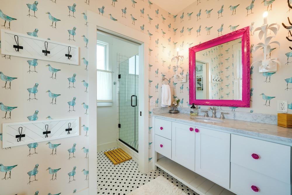 Carlton Landing Home w/ Poolside Lake View!