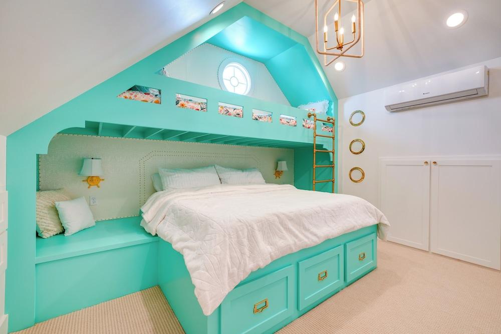 Carlton Landing Home w/ Poolside Lake View!