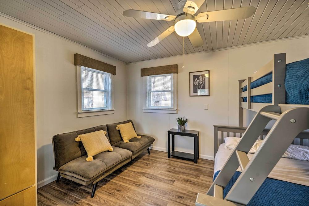 Fire Pit & Grill: Lakeview Mecosta Cottage!