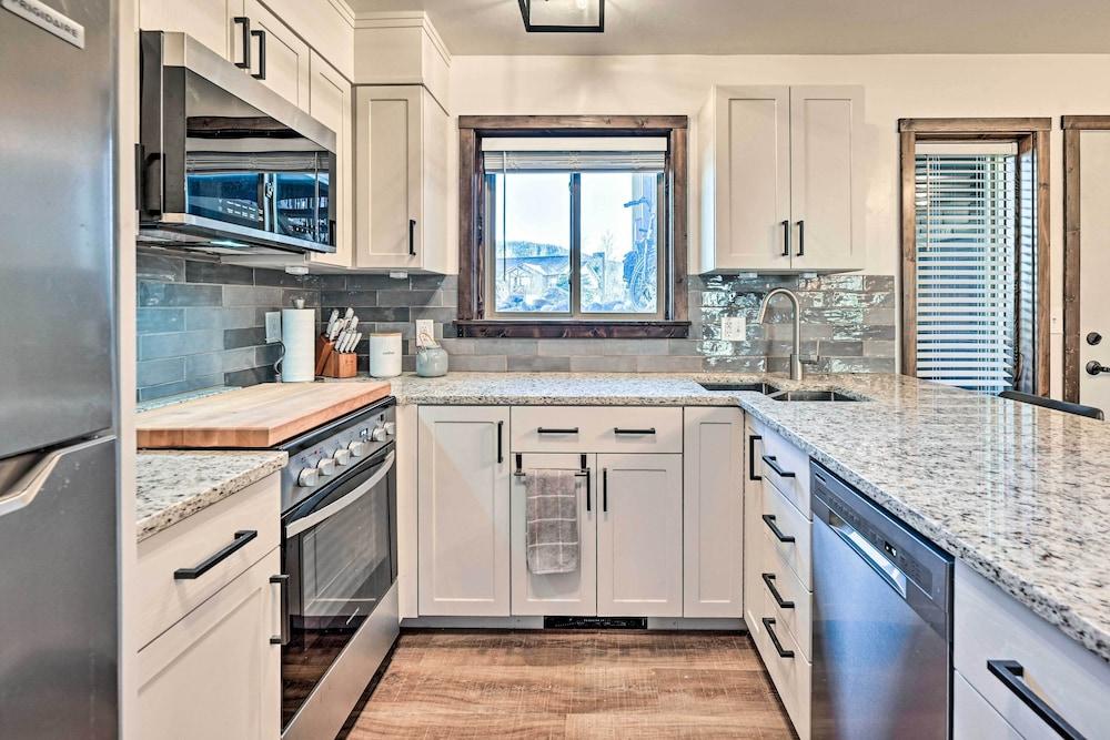 Chic 'hygge Hideaway' - 1 Mile to Ski Slopes!