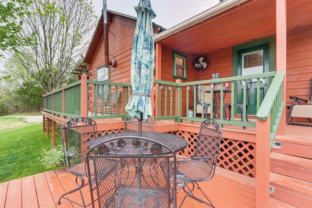 Cozy Pelsor Cabin w/ Mountain & Valley Views!