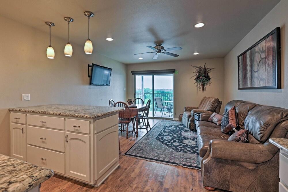 Updated Comal River Condo: 1 Mi to Schlitterbahn!