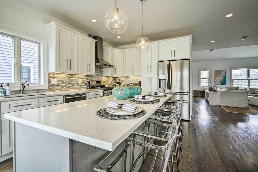 New Jersey Home w/ Smart TVs & Patio