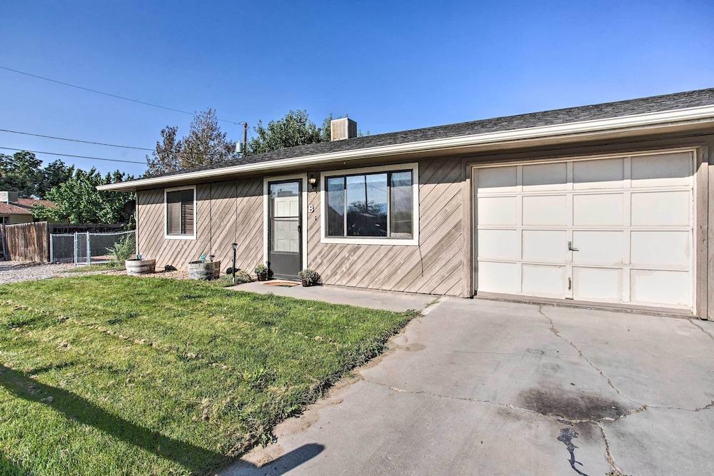 Grand Valley Home w/ Fire Pit - Peach Pad B!