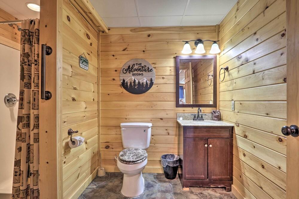 Log Cabin w/ Panoramic Mountain Views!