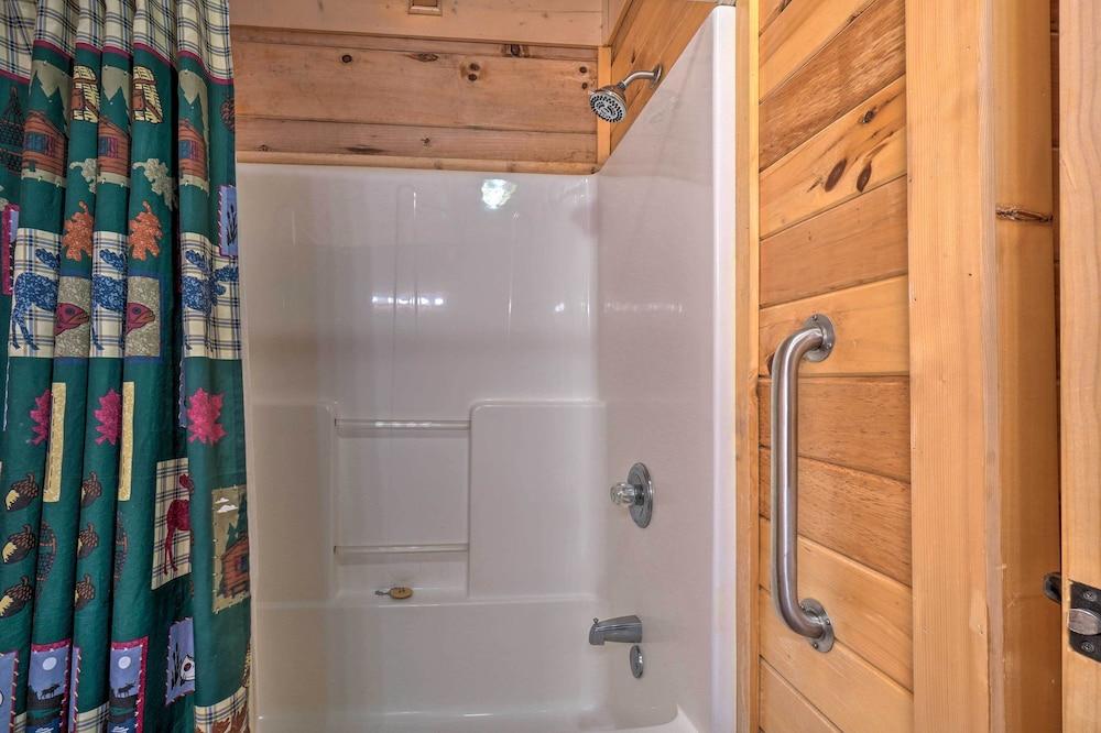 Log Cabin w/ Panoramic Mountain Views!