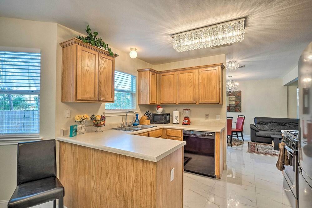 Leander Escape w/ Balcony, Fenced-in Yard!