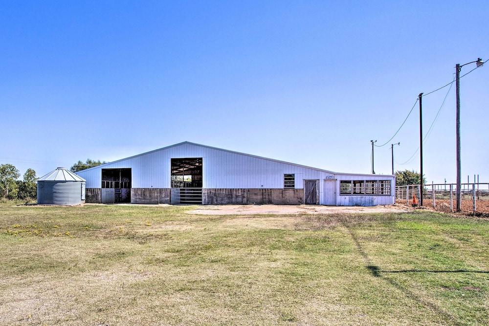 Ranch Getaway With Pool and Horse Stall Access!