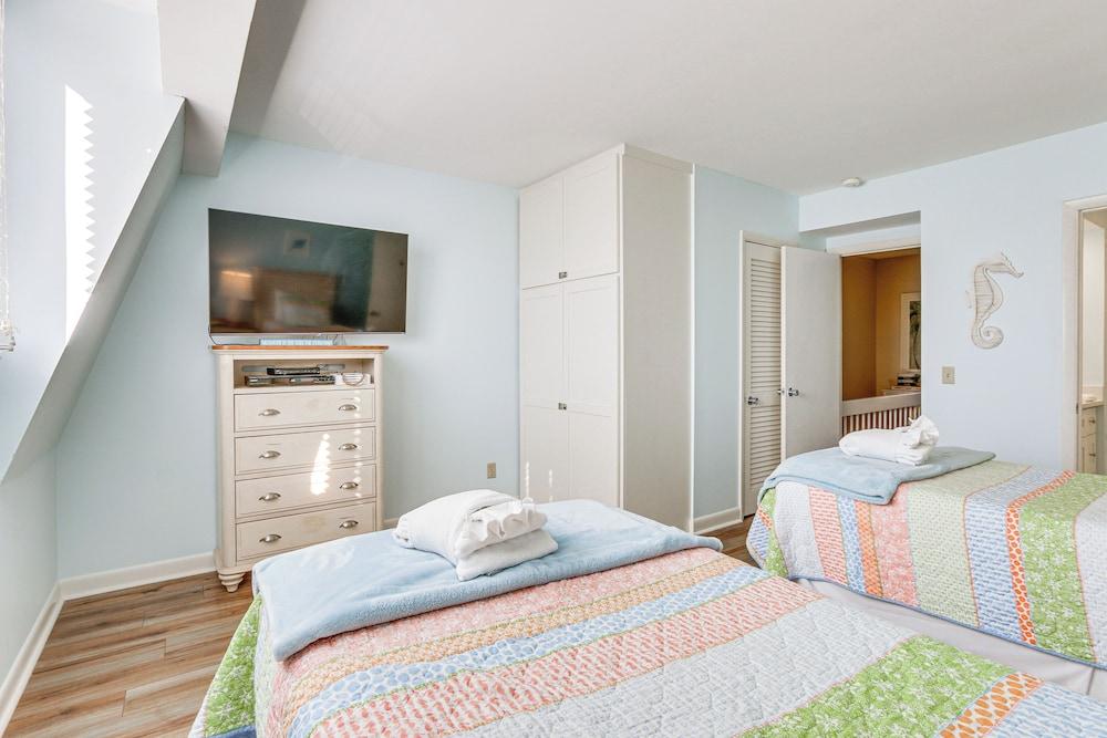 Hilton Head Condo: Walk to Coligny Beach & Plaza!