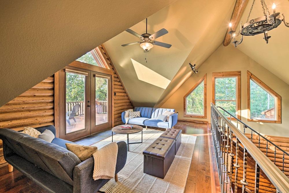 Luxe Cabin w/ 2 Decks; 3 Blocks to Golfing!