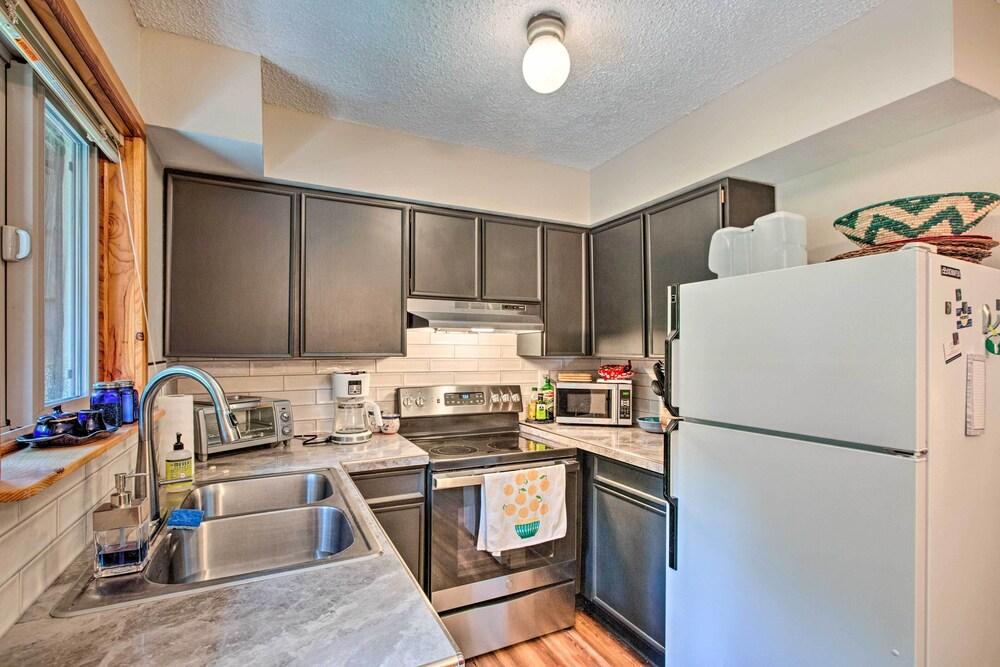 Cozy Condo on Hondo River - Ski, Fish, Hike!