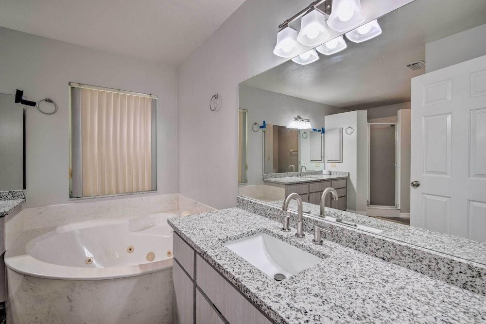 Ocala Home w/ Fireplace + Near Golf Courses!